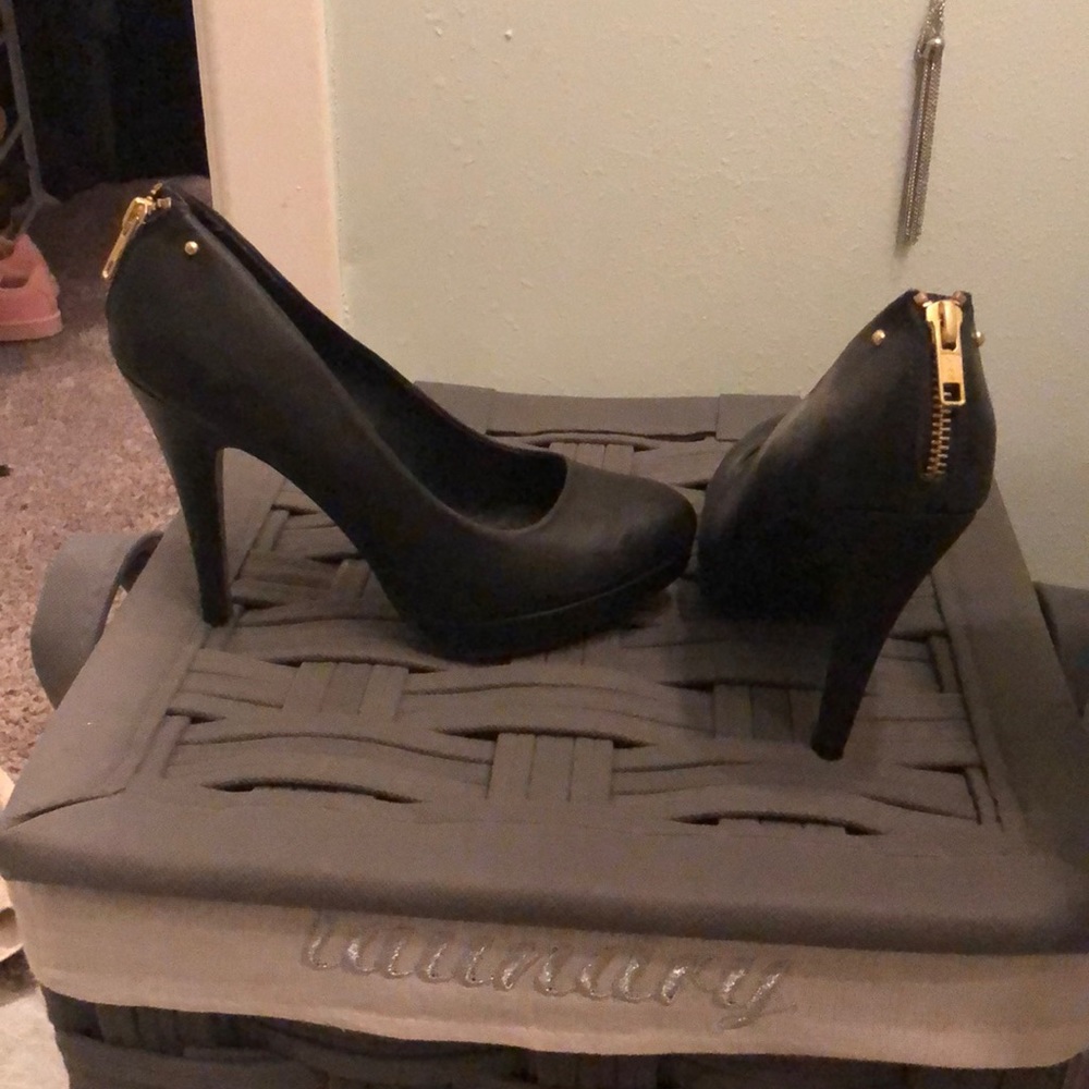 Cute black shoes